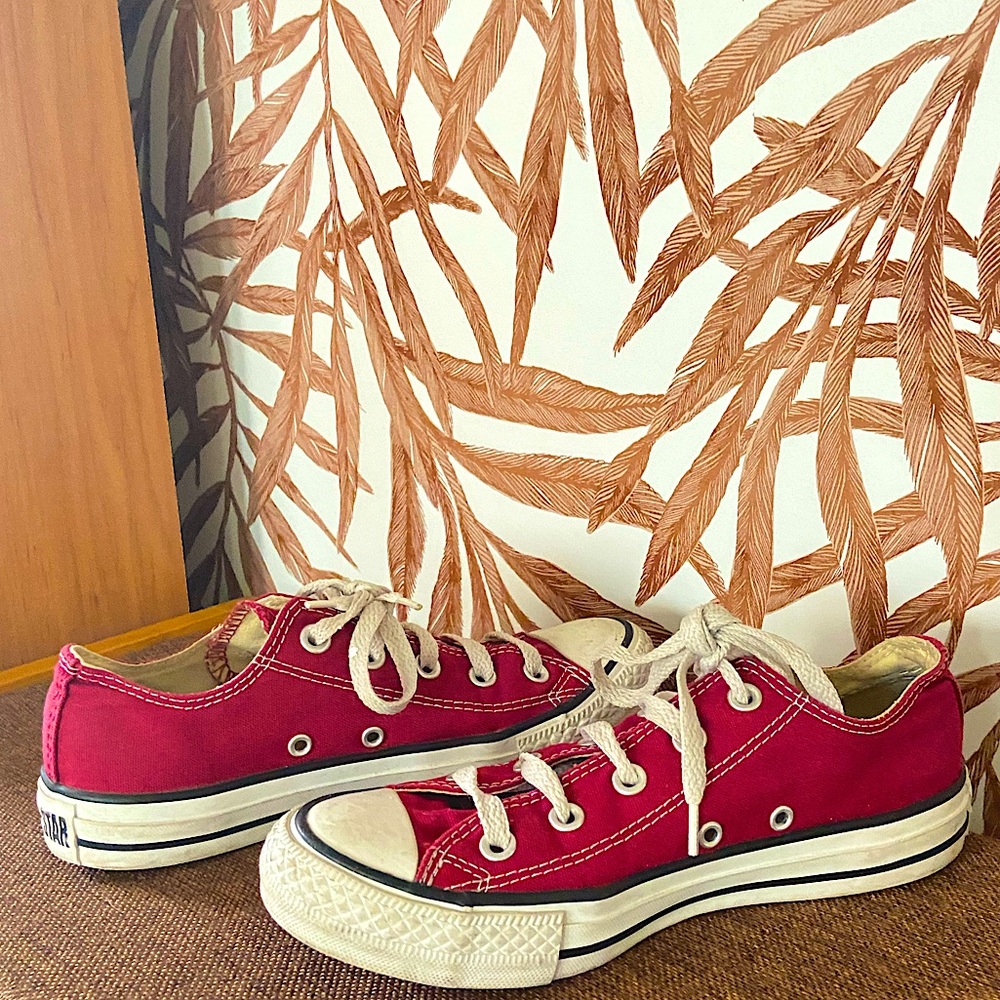 Women’s Converse Chuck Taylors Red Burgundy Low Top Size 6.5